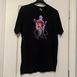 Disney Tee Turtle Ariel and Ursula short sleeve tee, black, size L.